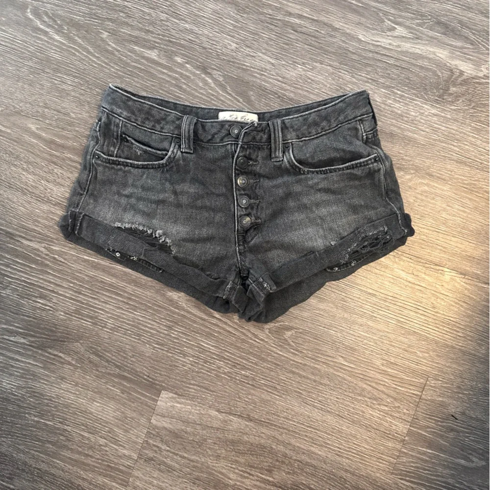 Free People Romeo rolled Black Distressed Denim Cutoff Shorts size 26